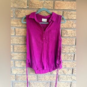 10/$25 • Universal Thread Magenta Sleeveless Blouse